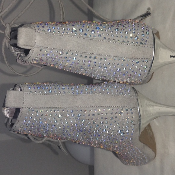 Shoes - Picture 7 of 8